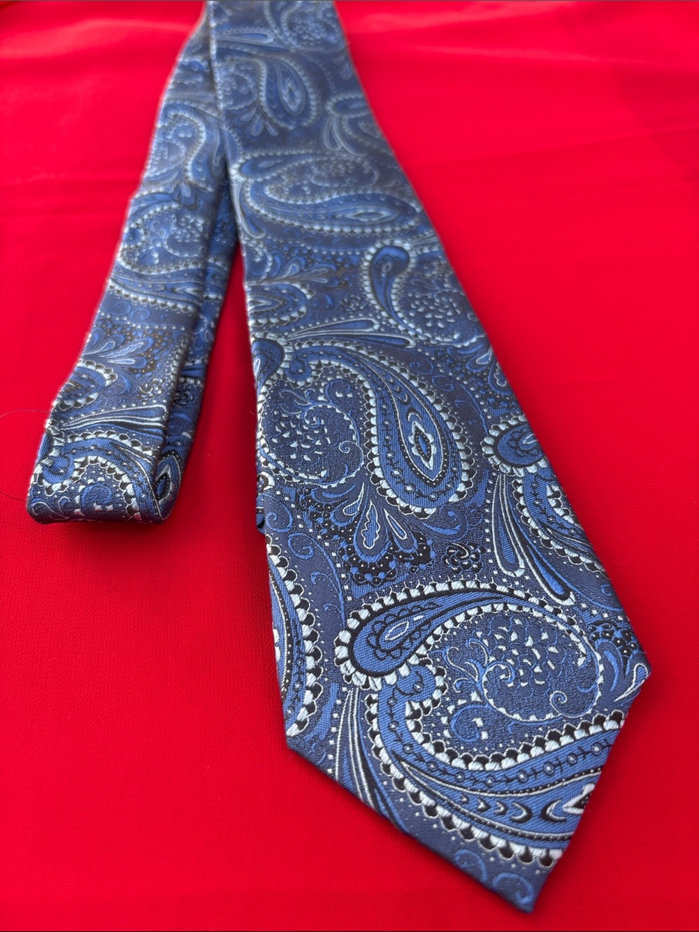 Vince Camuto paisley silk tie!